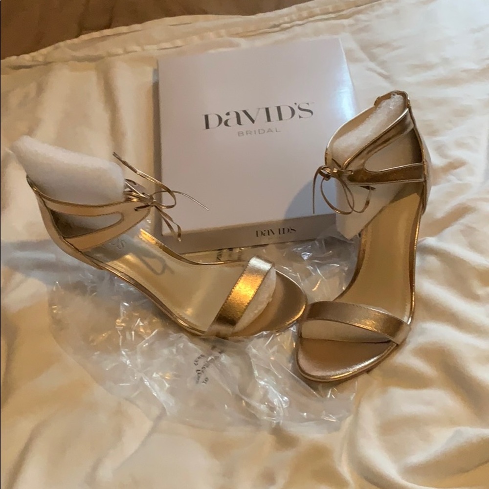 👰🏾‍♂️ David’s Bridal shoes